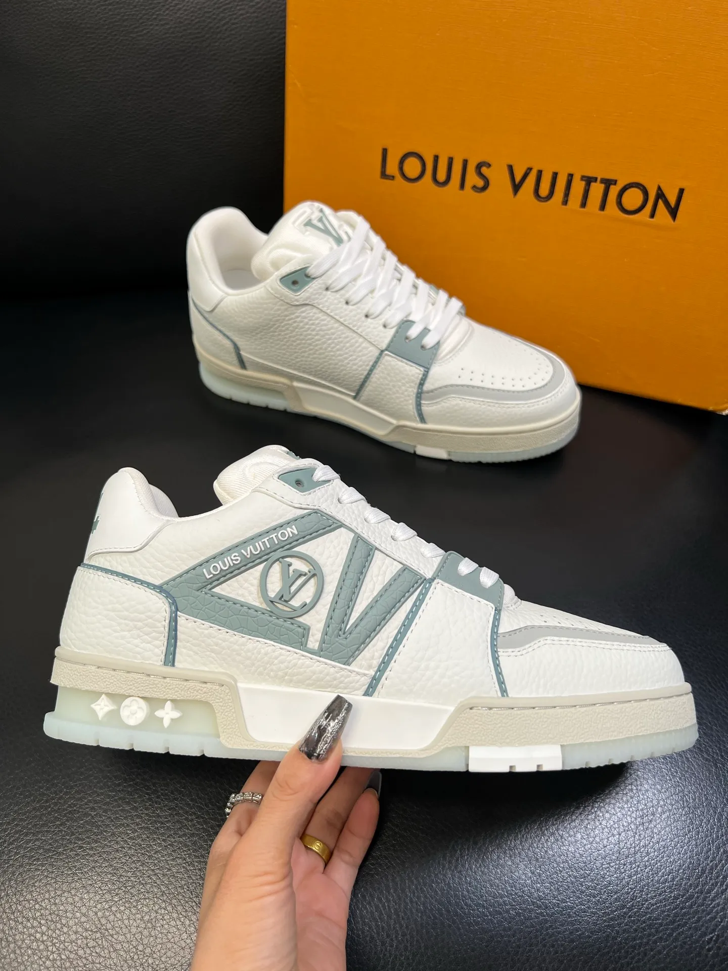 Men's shoes 💰900 Lv top purchasing agent Louis Vuitton, sports sneakers counter synchronization, uppers imported from Italy, high-quality splicing colorful complex crafts, imported mesh pads are soft and comfortable, soles: original soles specially provided by the original factory, T men's shoes 💰U exclusive movable molded soles super comfortable, original factory and single goods, high quality, welcome to compare, code number 39-44 (customized 38 45)
